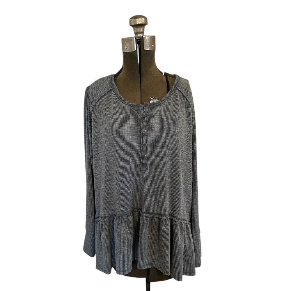 Hyku | Gray Thermal Sleeve Ruffled Blouse